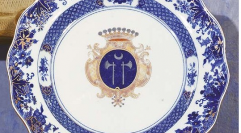 belle assiette aux armes de Mahé de La Bourdonnais