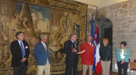 Discours du président dans la salle de la Tour des Moulins